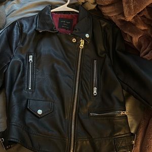 I am selling this leather jacket that my grandmother has given me , never worm